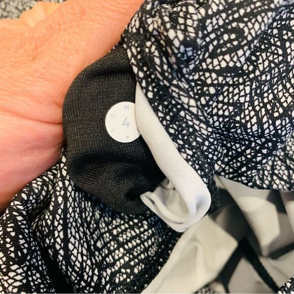 lululemon | Wunder Under High Rise 1/2 Tight Size 4 - Picture 9 of 9